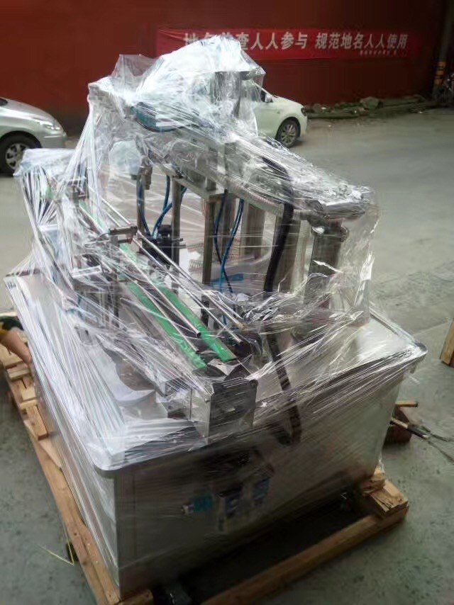 100ml γραμμικός τύπος γεμίζοντας μηχανών μπουκαλιών αυτόματος υγρός για την μπύρα 2